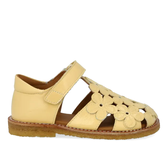 Angulus sandale bout fermé fleurs cuir enfant large