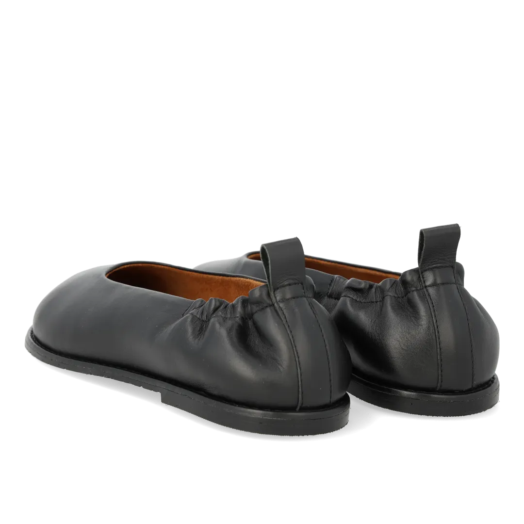 Angulus Ballerine coupe large en cuir naturel
