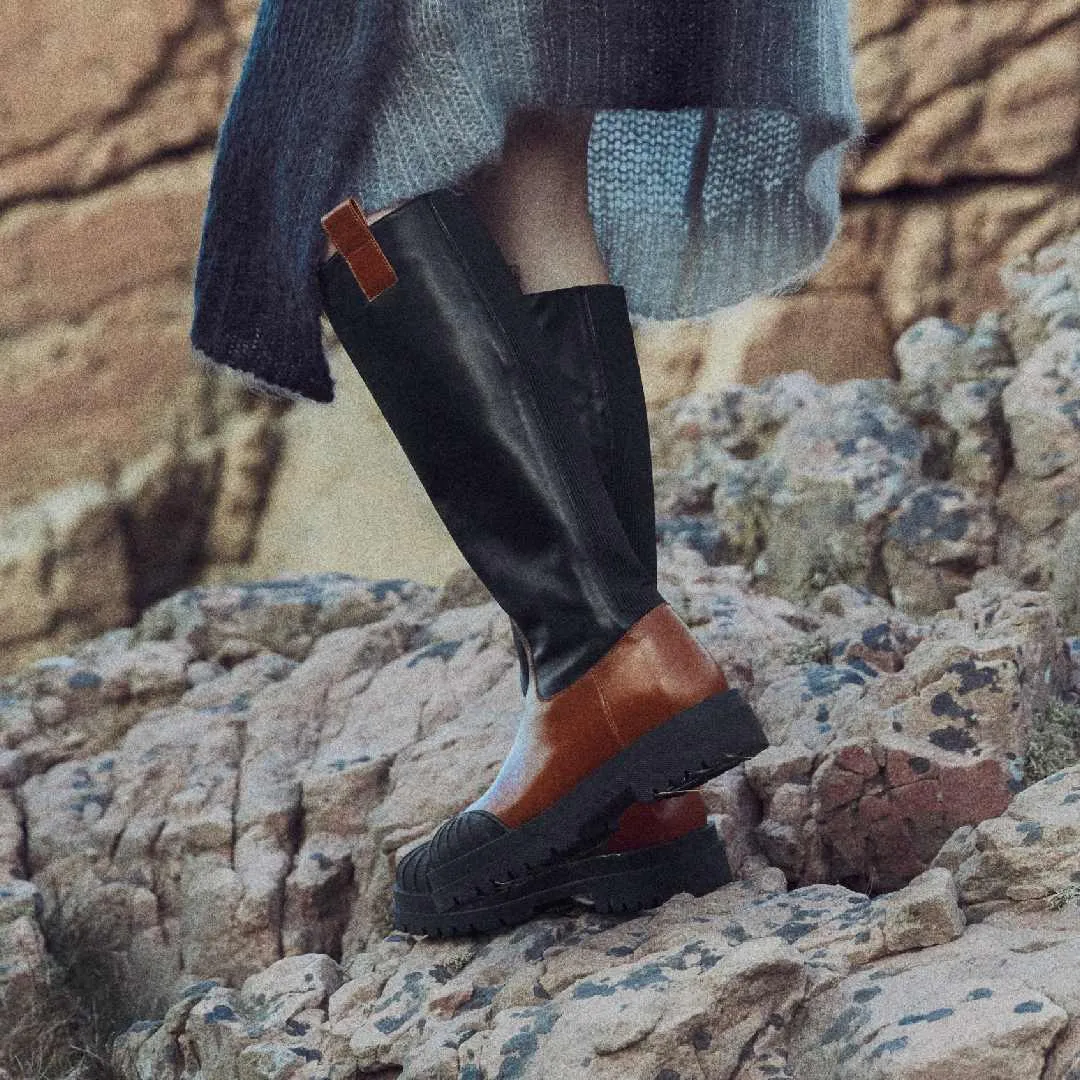 Angulus Long Shafted boot with zipper botte en cuir à semelle crantée