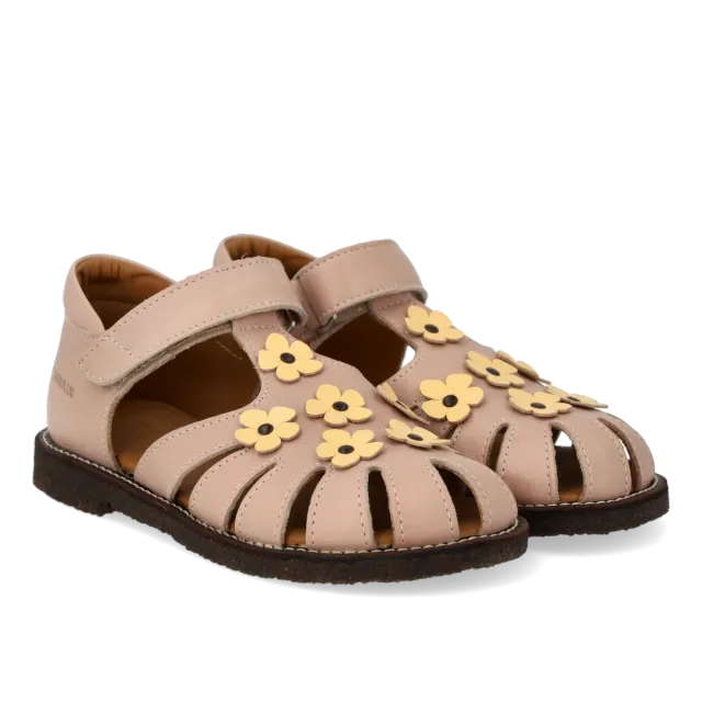 Angulus Sandale à fleurs en cuir, chaussant spacieux